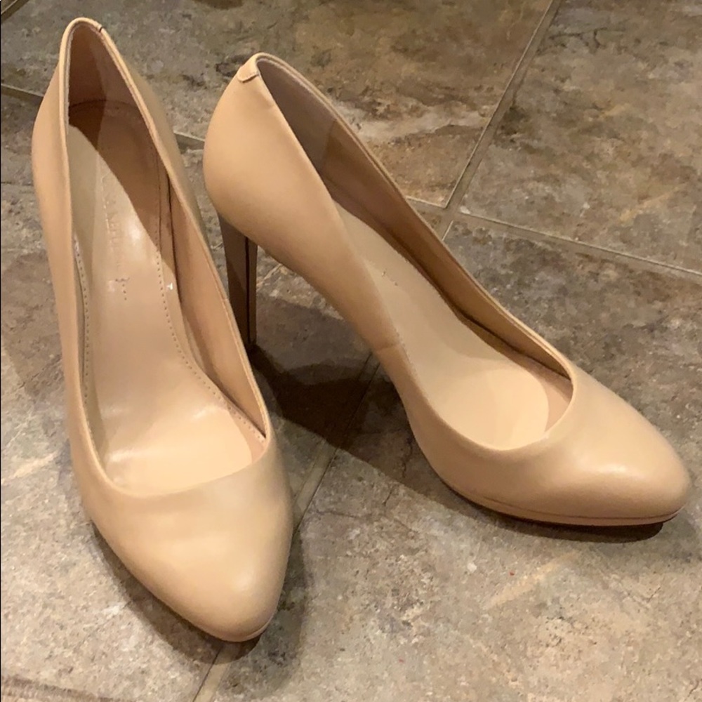 NWT Banana Republic Nude Leather Heels Size 8